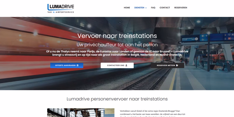 Pagina Vervoer naar treinstations van Lumadrive, met een binnenrijdende hogesnelheidstrein